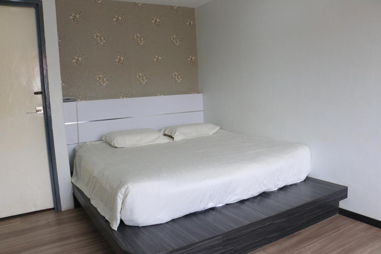 Hotel Lam Seng Pantai Remis Bagian luar foto